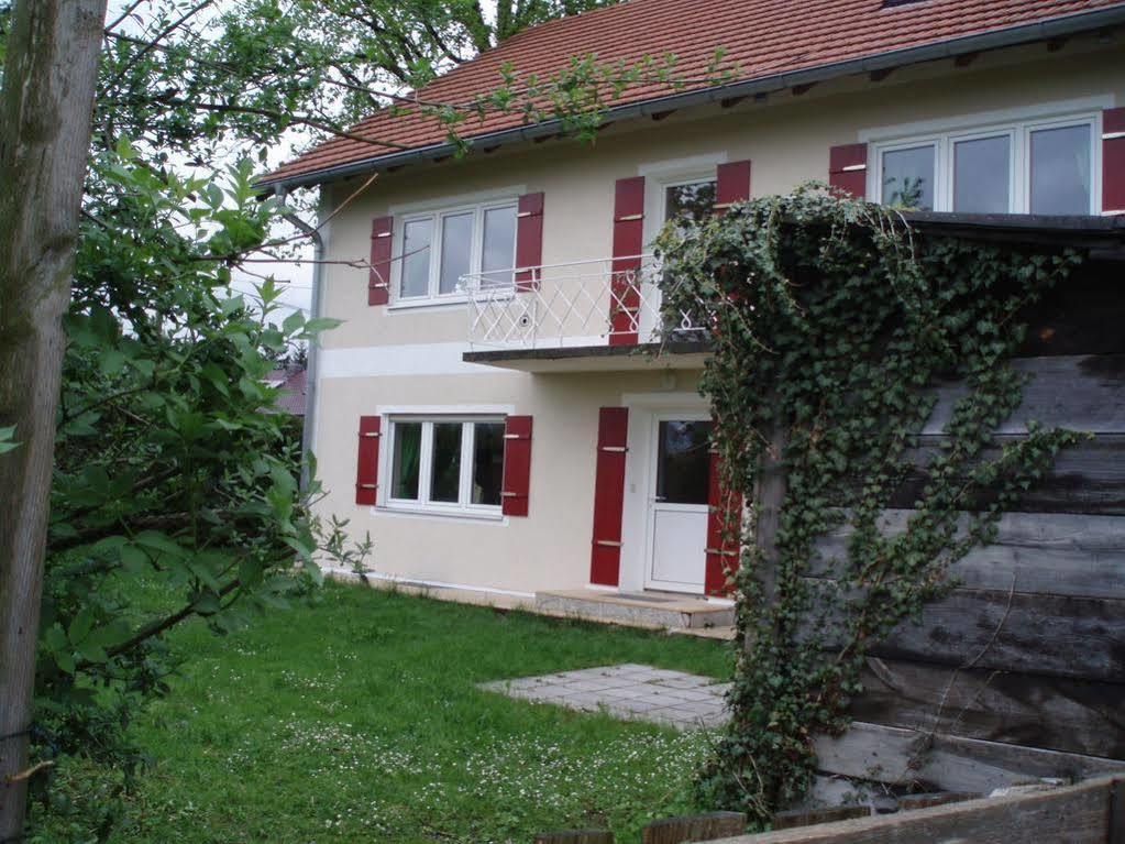 Airport Hostel Халльбергмос Экстерьер фото