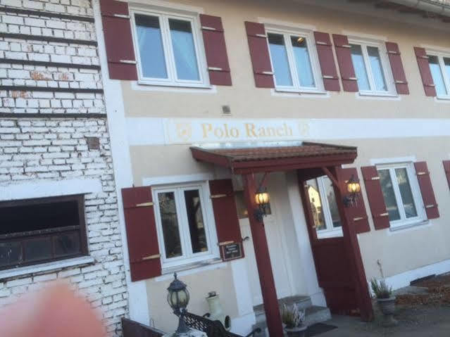 Airport Hostel Халльбергмос Экстерьер фото