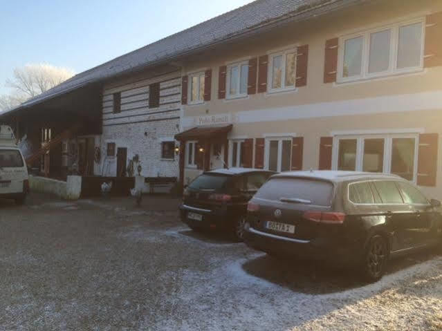 Airport Hostel Халльбергмос Экстерьер фото